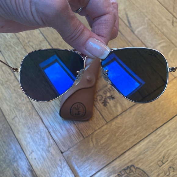 Ray-Ban Polarized Large Aviators - Picture 4 of 11